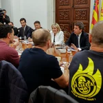 El president de la Generalitat, Carlos Mazón, se reúne con representantes sindicales de los bomberos forestales
