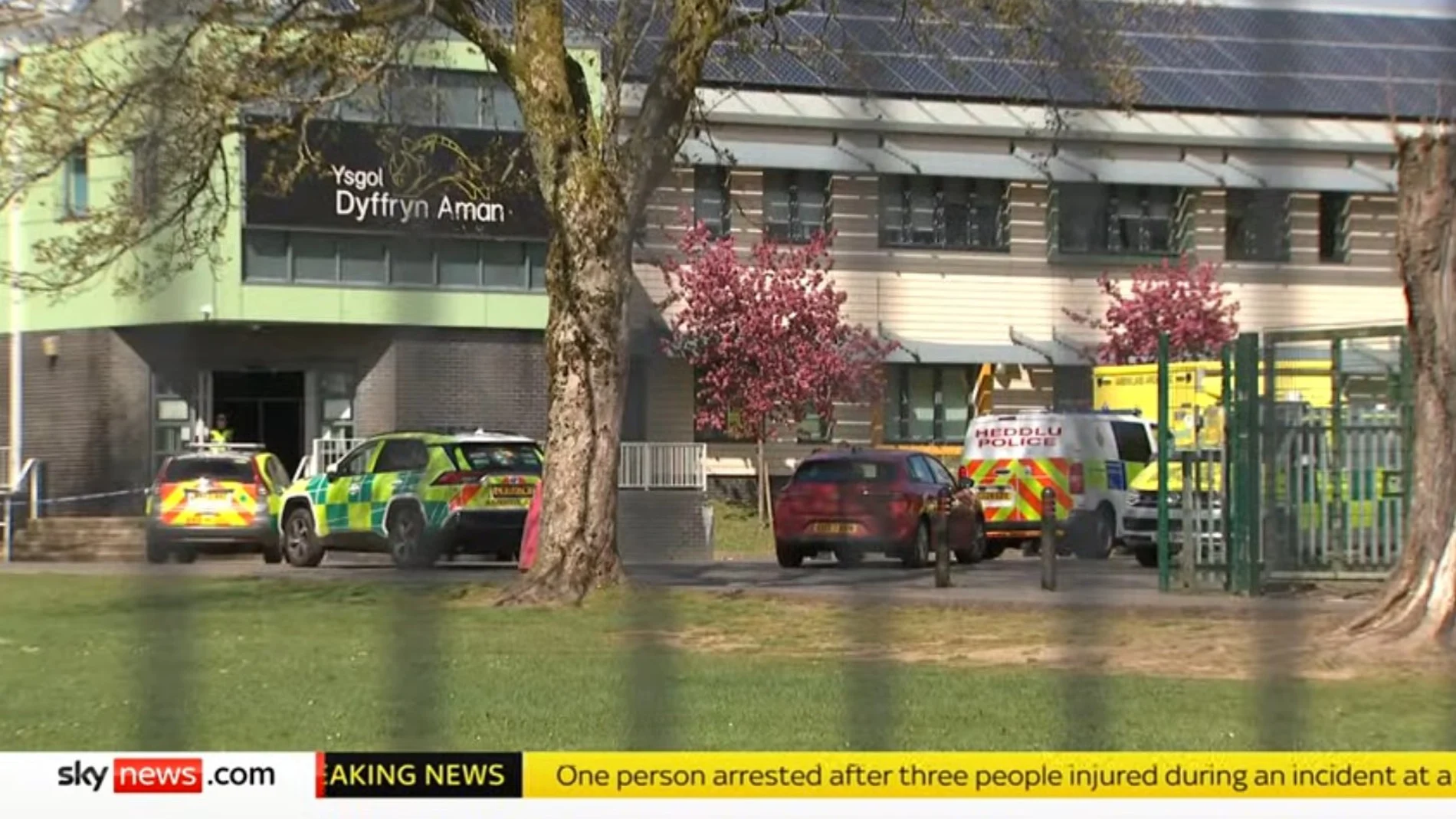 Emisión en directo de Sky News del apuñalamiento en el centro educativo Amman Valley, en el sur de Gales
