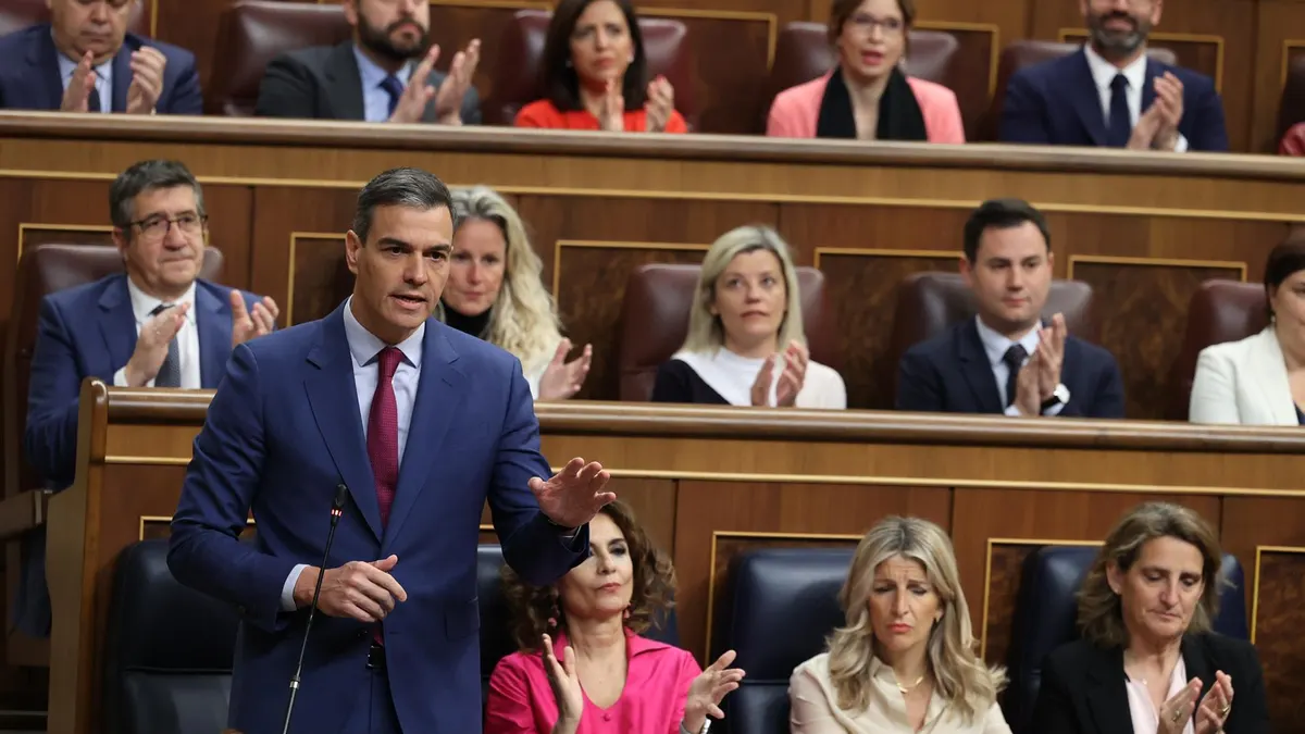 Ministros y dirigentes del PSOE salen en masa a apoyar a su líder: 