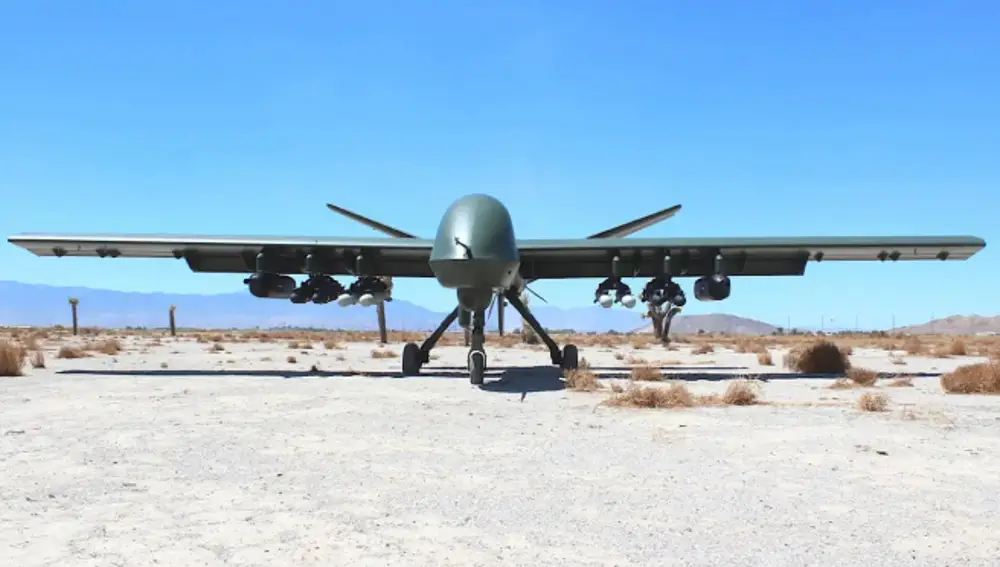 Dron de combate Mojave equipado con dos DAP-6 y varios misiles.
