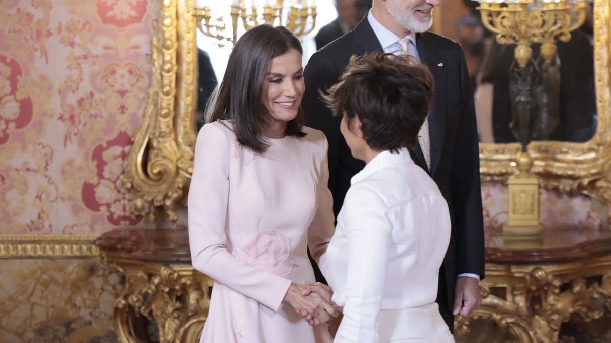 Las fotos del emotivo encuentro de la Reina Letizia y su amiga Sonsoles Ónega en el Palacio Real de Madrid