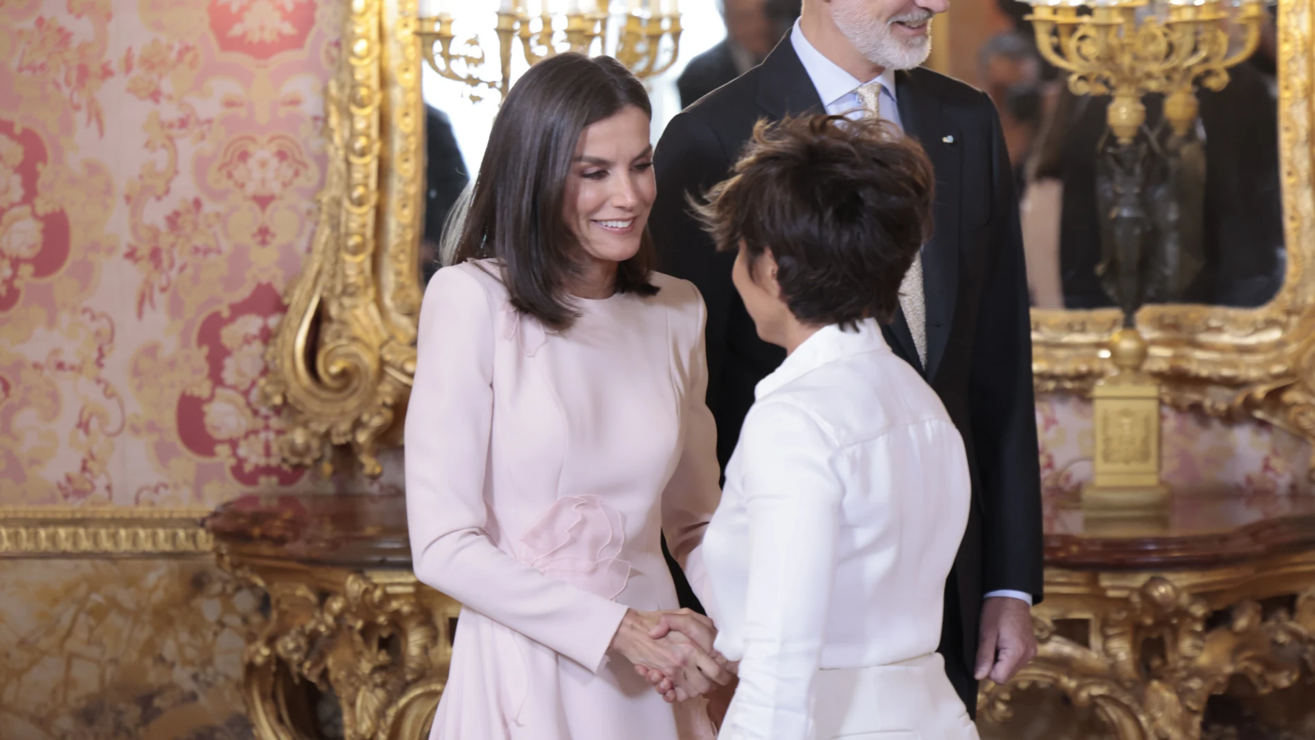 La Reina Letizia y su amiga Sonsoles Ónega en el Palacio Real de Madrid