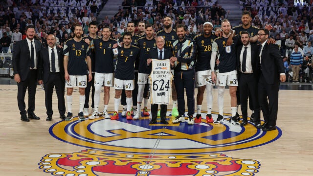 Llull fue homenajeado por su récord de triples en la Euroliga