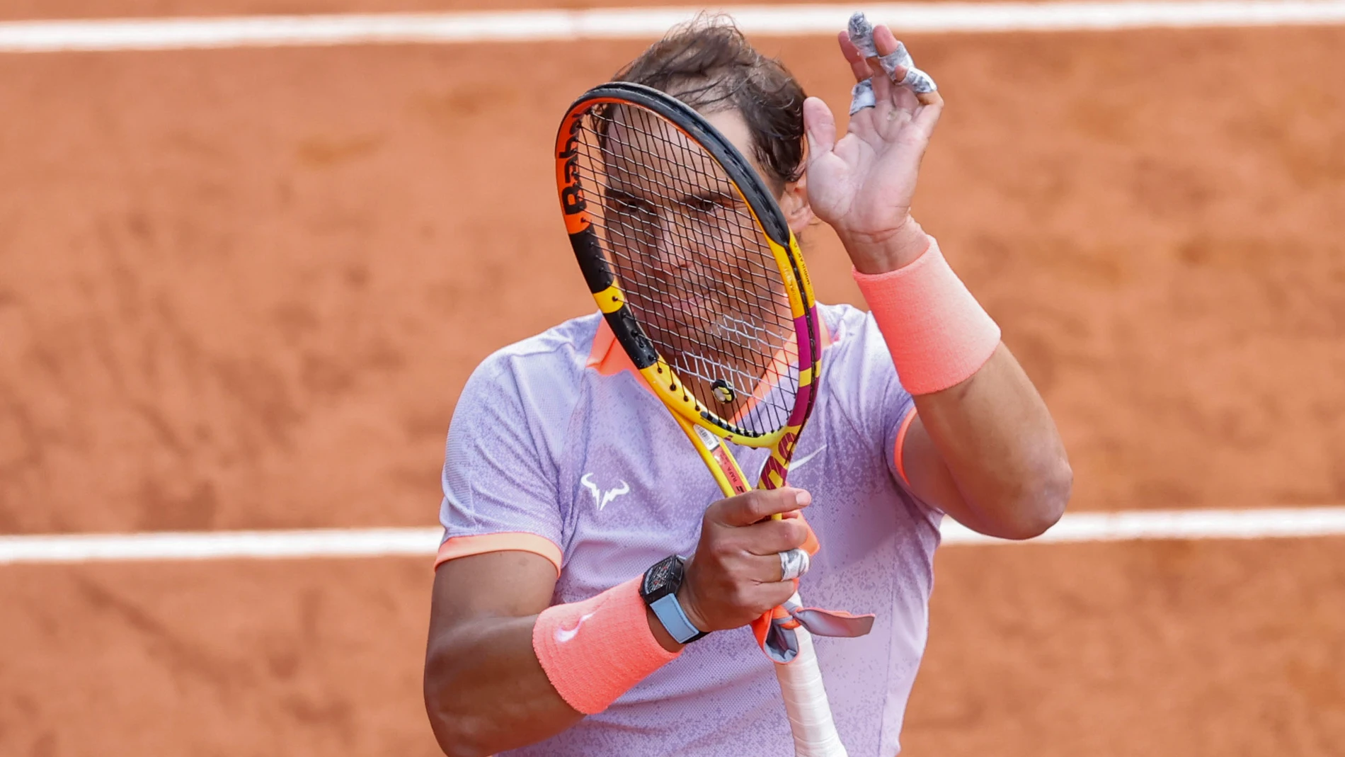 MADRID, 25/04/2024.- El tenista español Rafael Nadal celebra su victoria ante el estadounidense Darwin Blanch en el partido de este jueves del Mutua Madrid Open disputado en la Caja Mágica. EFE/Chema Moya 