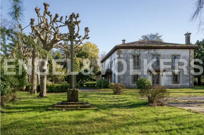 Asi es la millonaria casa de bodas de Franco que nadie quiere comprar: la Piniella en venta desde hace 6 años