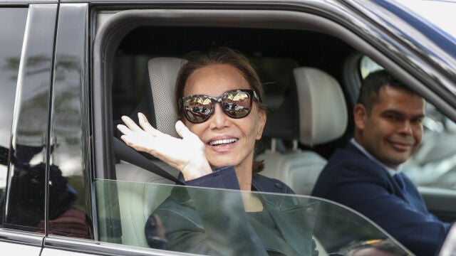 Isabel Preysler y su look para ir al hospital.