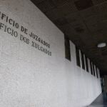 Cuatro años de cárcel para un agresor sexual reincidente que agredió a una menor en un portal de Vigo