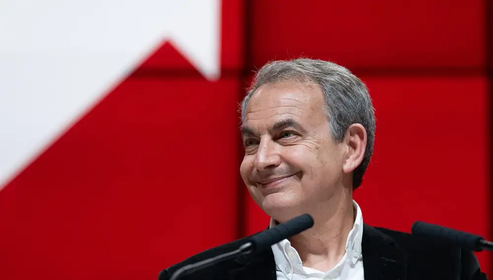 AMP.- Zapatero pide a los simpatizantes que se &quot;movilicen&quot; en apoyo a Sánchez y lo anima a seguir al frente del Gobierno