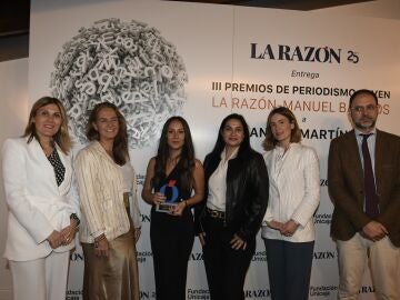 Sandra Martínez, ganadora de tercera edición, junto con el jurado y el delegado de LA RAZÓN en Andalucía, José Lugo