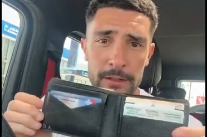 Un futbolista español pierde su cartera en Arabia Saudí y alucina con lo que ocurrió ocho meses después