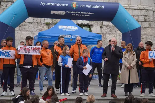 Cientos de niños celebran en el centro de Valladolid el Día de la Educación Física