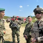 Militares españoles y griegos durante las maniobras