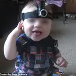 Este es Sam, un bebé que llevó 61 horas una cámara con la que se pudo entrenar a una inteligencia artificial para que aprendiera &quot;a hablar&quot;.