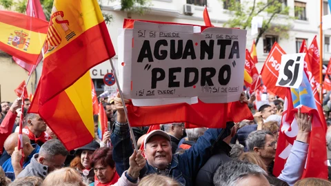 Manifestación en Ferraz en apoyo de Pedro Sánchez