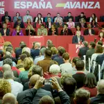 El PSOE respalda en pie y con aplausos a Begoña Gómez y pide cesar el &quot;acoso&quot;