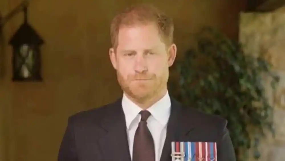 El príncipe Harry con las medallas de la polémica