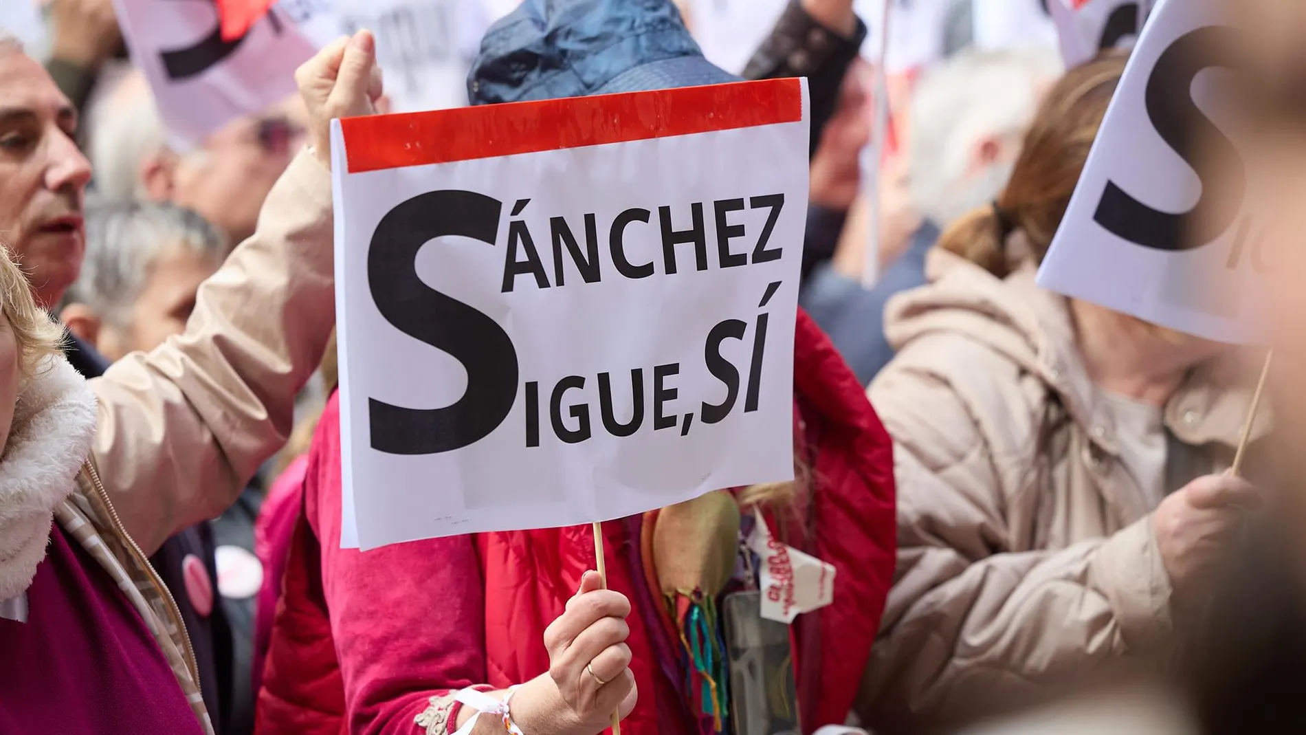 El PSOE adelanta el final del Comité Federal para que los dirigentes se sumen a la manifestación de apoyo a Sánchez