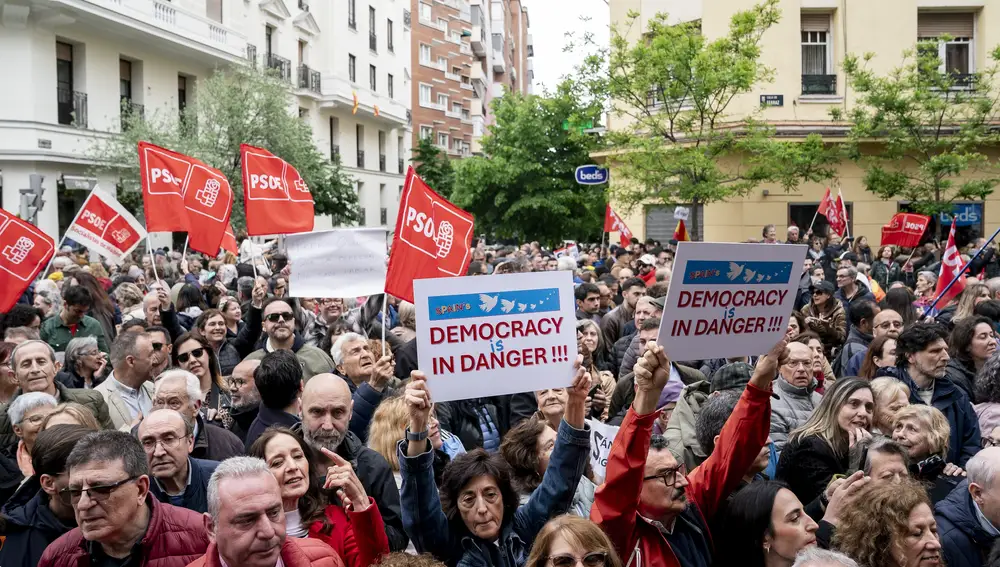 Manifestación de apoyo a Pedro Sánchez