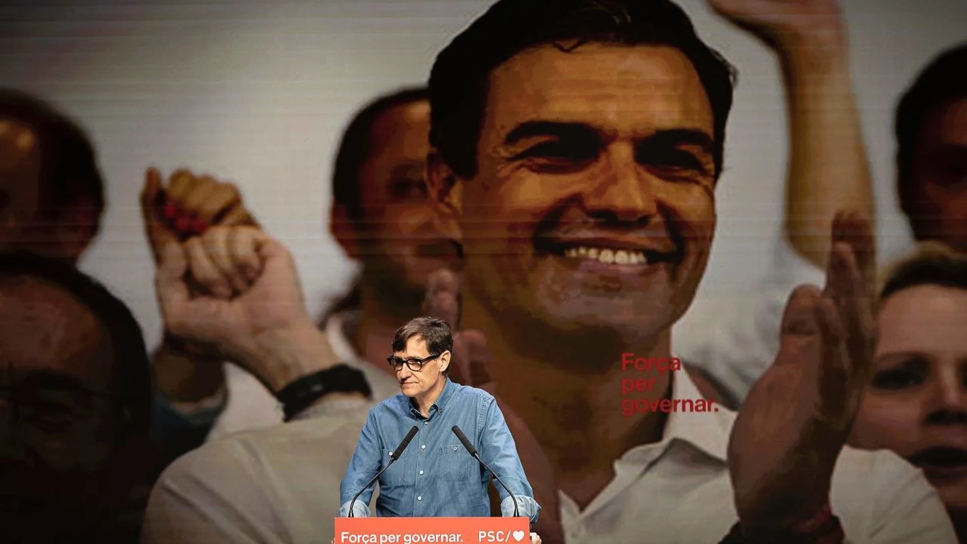 El candidato del PSC al 12M, Salvador Illa, en un mitin del PSC en Santa Coloma de Gramenet (Barcelona) PSC 28/04/2024