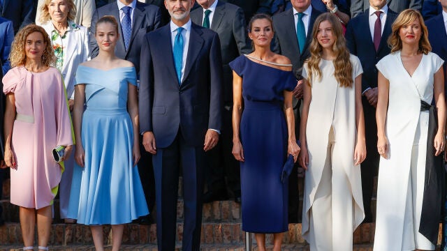 Los Reyes de España junto con la Princesa Leonor y la Infanta Elena en los Premios Princesa de Girona.