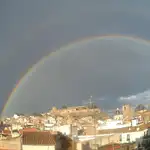 El doble arcoiris con el que celebra la lluvia esta localidad de Castellón