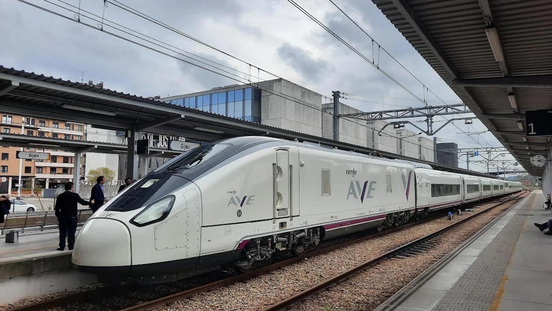 Tren Avril de la serie S-106RENFE29/04/2024
