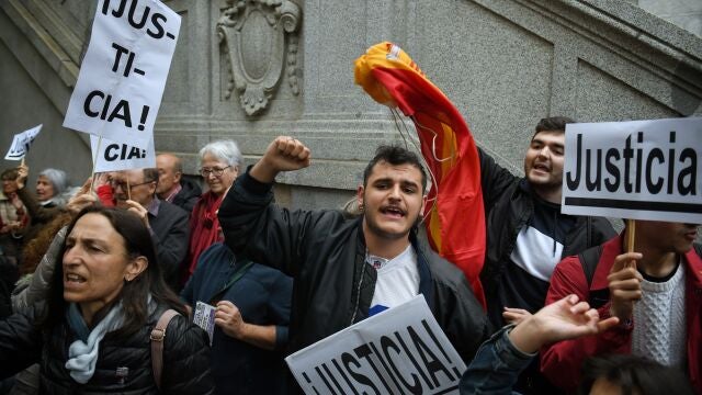 Concentración contra el Poder Judicial frente a la sede del CGPJ en Madrid