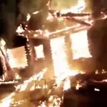 Incendio de una casa de campo de madera en el Paraje &quot;La Escombrera&quot; en Pozuelo de Calatrava (Ciudad Real)