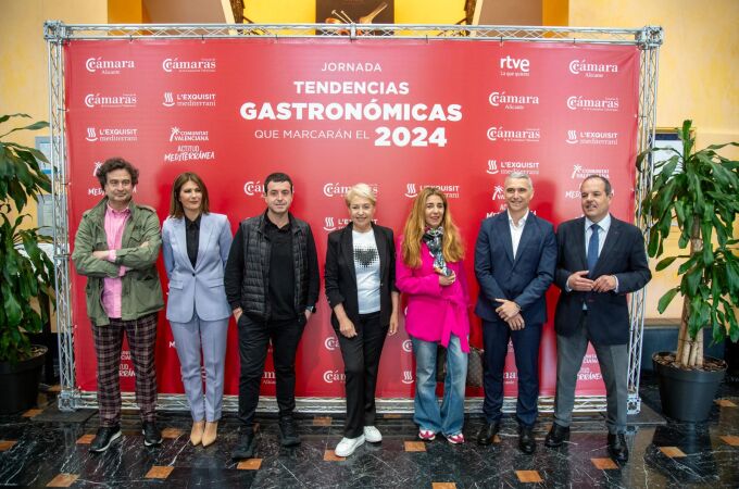 La Cámara de Comercio de Alicante y Turisme de la Generalitat Valenciana han organizado en Alicante una jornada para analizar el sector de la gastronomía.