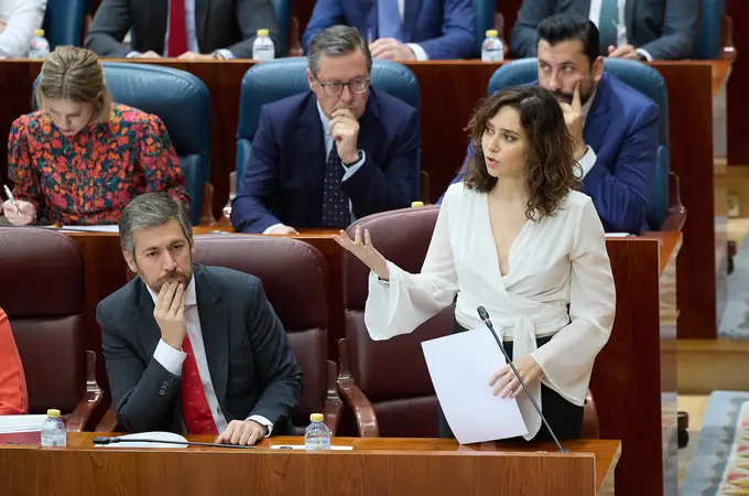 Punto y seguido en la Asamblea de Madrid: del «no voy a poner la otra mejilla» a «virus de la democracia» y «patrona de la mordaza»