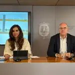 Los portavoces del Gobierno Local de Alicante, Ana Poquet y Manuel Villar, hoy en rueda de prensa.