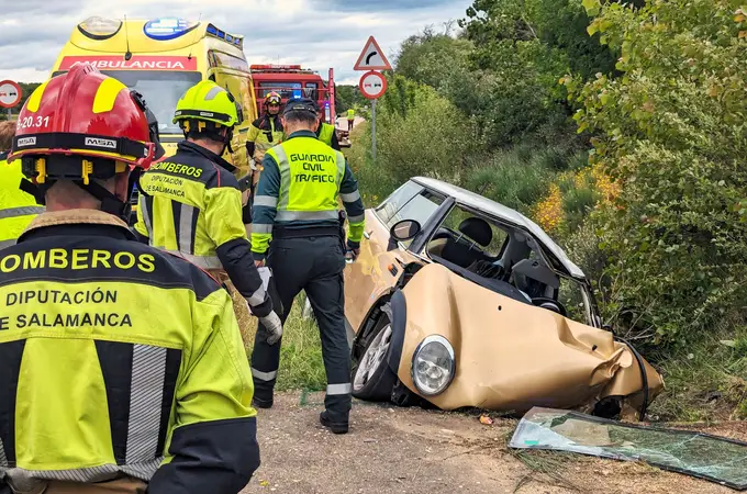 Una mujer de 63 años muere tras salirse de la vía y volcar su coche en El Bodón (Salamanca)