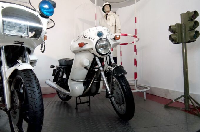 Motocicleta Sanglas 400 F en el Museo de la Automoción de Salamanca