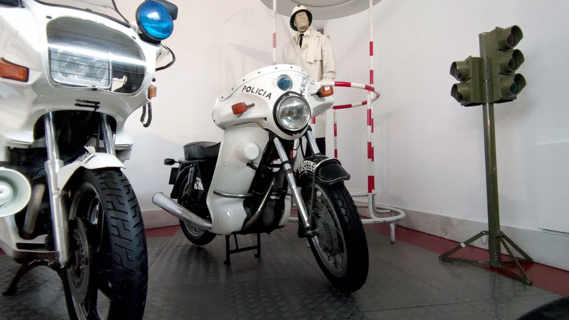 Motocicleta Sanglas 400 F en el Museo de la Automoción de Salamanca