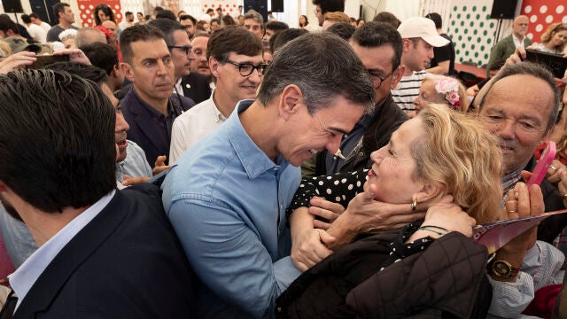 Pedro Sánchez irrumpe por sorpresa en la Feria de Abril de Barcelona