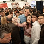 Pedro Sánchez irrumpe por sorpresa en la Feria de Abril de Barcelona