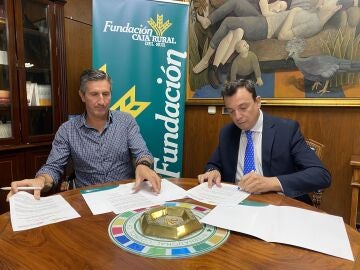 Firma del convenio entre Interfresa y Caja Rural del Sur 