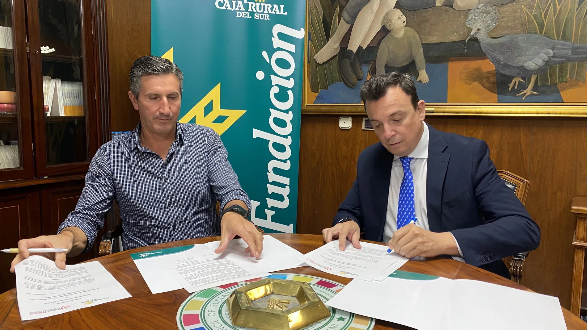 Firma del convenio entre Interfresa y Caja Rural del Sur 