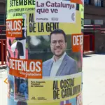  Detalle de un poste con carteles electorales de varios partidos para las elecciones catalanas del 12-M. 