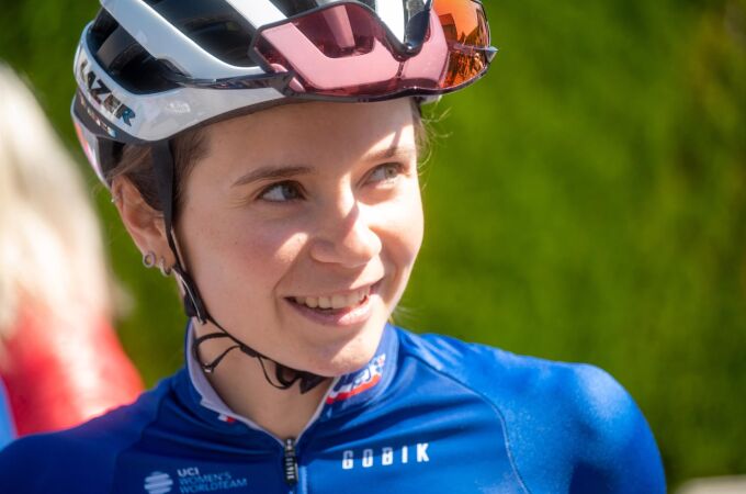 Ciclismo.- Évita Muzic gana en La Laguna Negra y Demi Vollering refuerza el liderato en La Vuelta Femenina