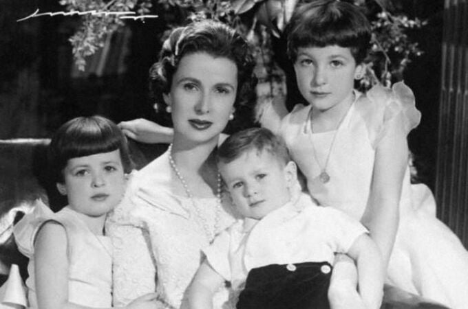 Yolanda Eleta, con sus tres hijos 
