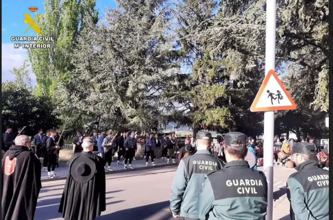 La Guardia Civil controla que el desfile de arcabuceros de Jaca se desarrolle sin incidentes