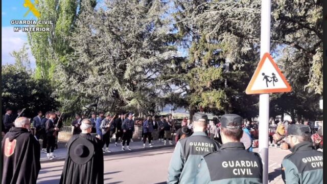 Un momento del desfile controlado por la Guardia Civil