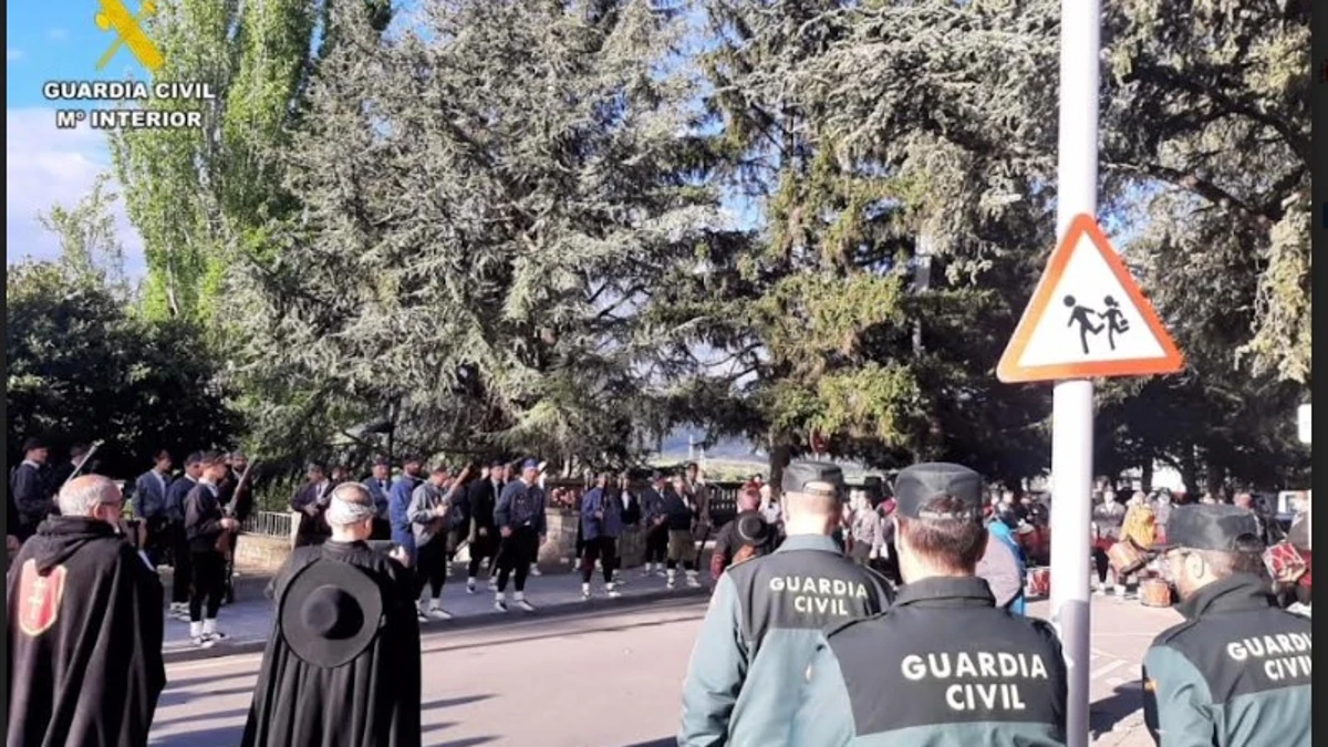 La Guardia Civil controla que el desfile de arcabuceros de Jaca se desarrolle sin incidentes