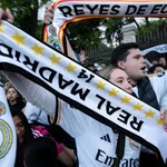 Centenares de personas celebran en Cibeles que el Real Madrid ha ganado LaLiga 2023-2024