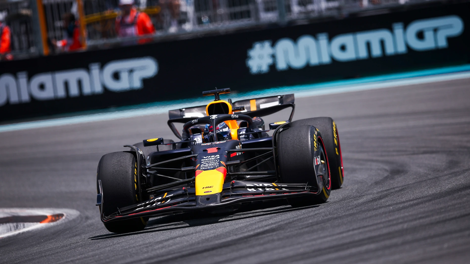 01 VERSTAPPEN Max (nld), Red Bull Racing RB20, action during the Formula 1 Crypto.com Miami Grand Prix 2024, 6th round of the 2024 Formula One World Championship from May 3 to 5, 2024 on the Miami International Autodrome, in Miami, United States of America - Photo Eric Alonso / DPPI AFP7 04/05/2024 ONLY FOR USE IN SPAIN