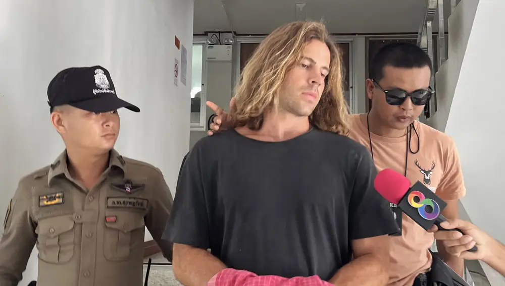 A Spanish chef alleged murder suspect Daniel Jeronimo Sancho Bronchalo (C), is escorted by Thai police officers to the court from Koh Phangan police station in Koh Phangan island, southern Thailand, 07 August 2023.