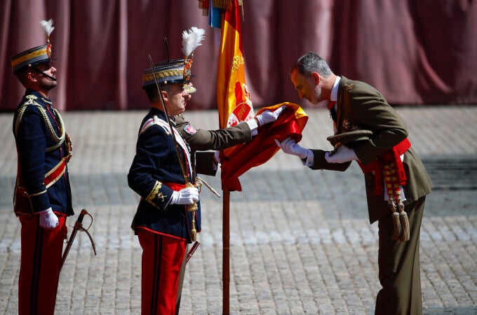 Los reyes llegan a la Academia de Zaragoza para la jura de bandera de Felipe VI