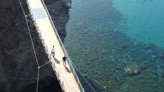 Un paseo por el mayor puente colgante del Mediterráneo español