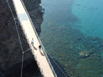 Un paseo por el mayor puente colgante del Mediterráneo español